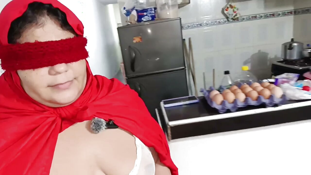 SPECIAL HALLOWEEN. Cu sexy-ul dolofan cu fund mare, Scufița Roșie se lasă futută de o pula mare în noaptea de Halloween.