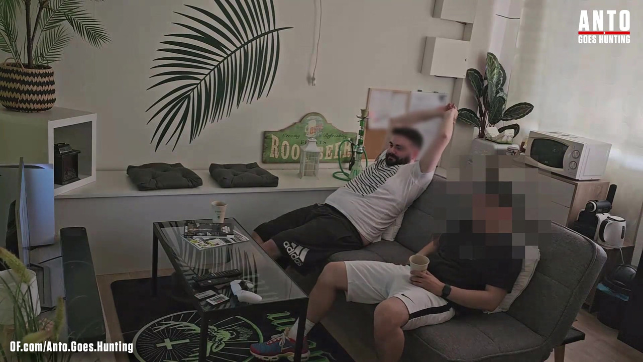 我的直男朋友“chris”（他以前发现我在撸管）上一次问我，并给我惊喜