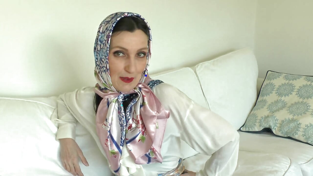 Ljubavnica saten šalom i svršavanje na sjajnu satensku maramu, lady victoria valente