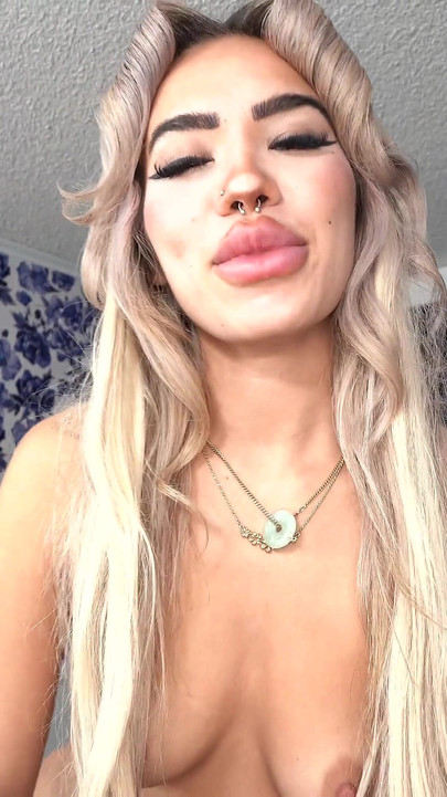Gotfilled Luna Luxe otwiera swoją cipkę na spermę