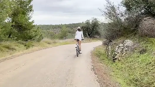 Reiten Dildo auf Bike + pinkeln