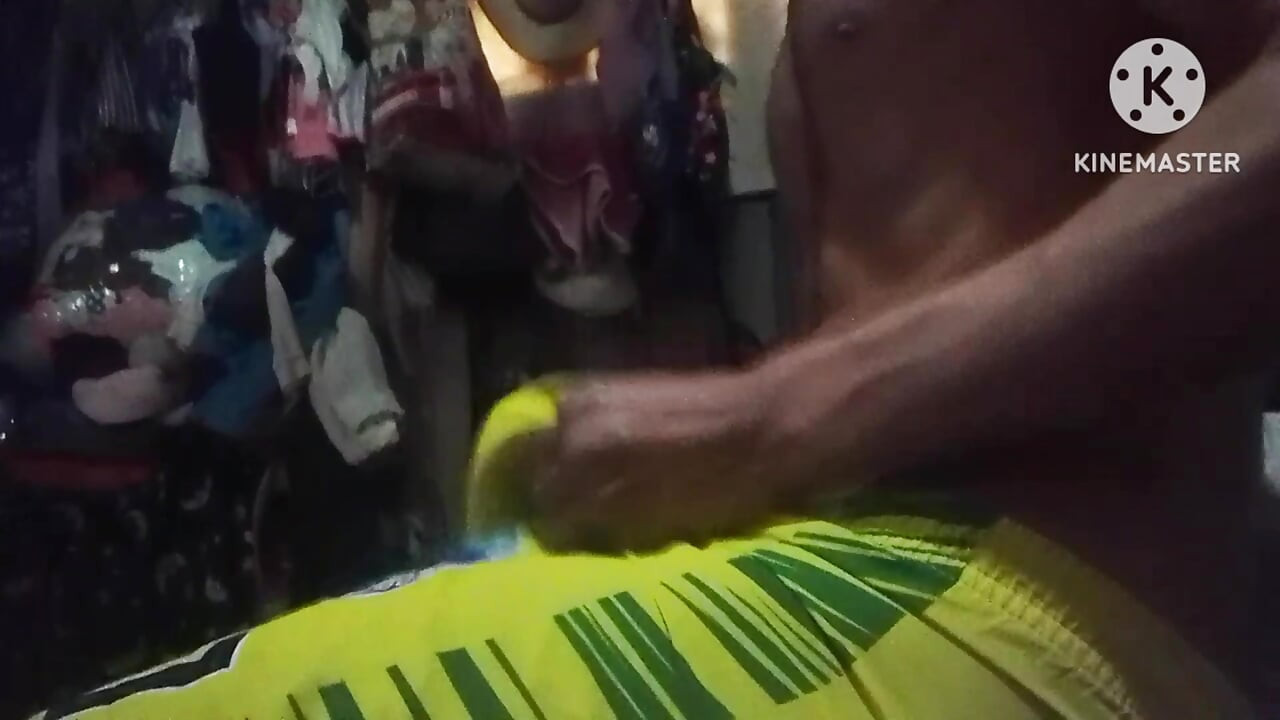 Esfregando com o short