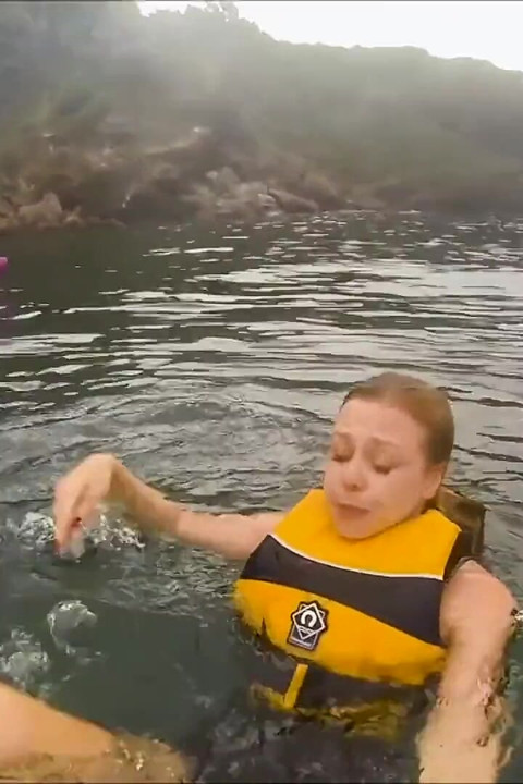 Open Water Kayak Dezastru pentru non înotător - salvat de Lifejacket