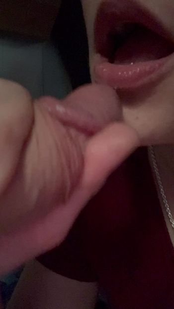 AdalynnX and Bi6Da66y oral blowjob sucking up close