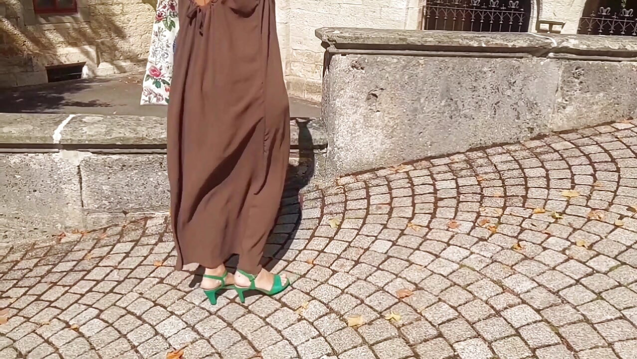 Prekrasna plavuša amaterska žena Selena uživa u seksu nakon šetnje