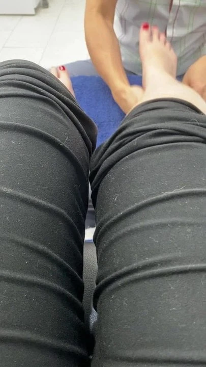 Ivy Gets A Pedi
