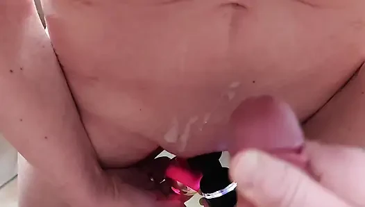 Corabitch cum on the pussy