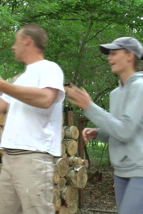 Puta com tesão no celeiro