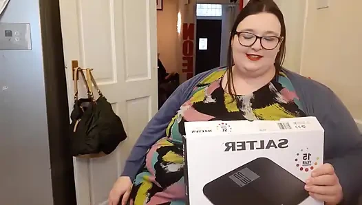 Einwiegen, nachdem der kuchen große gewinne gestopft hat