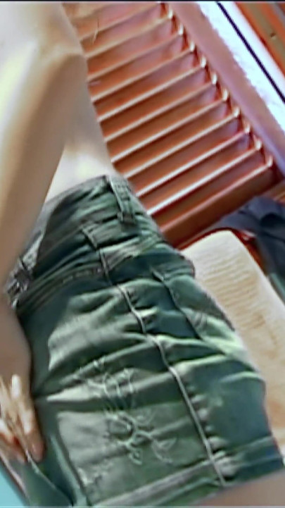 Lena Harrys: Bela ruiva Lena Harrys tirando a roupa no quarto