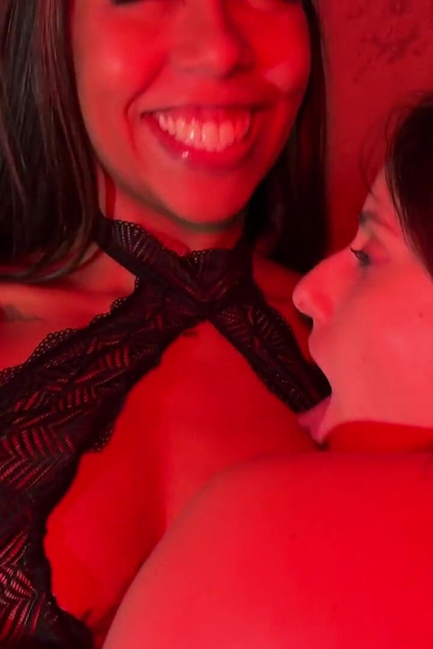 Two Hot Girls, Lots of Chemistry and an Irresistible Atmosphere