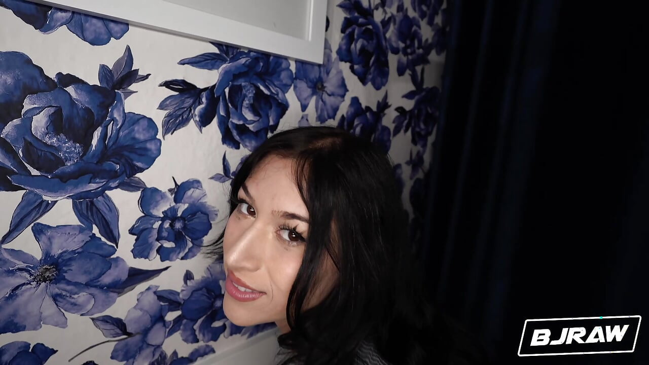 Bjraw Alexa Chains cubierta con una enorme corrida facial