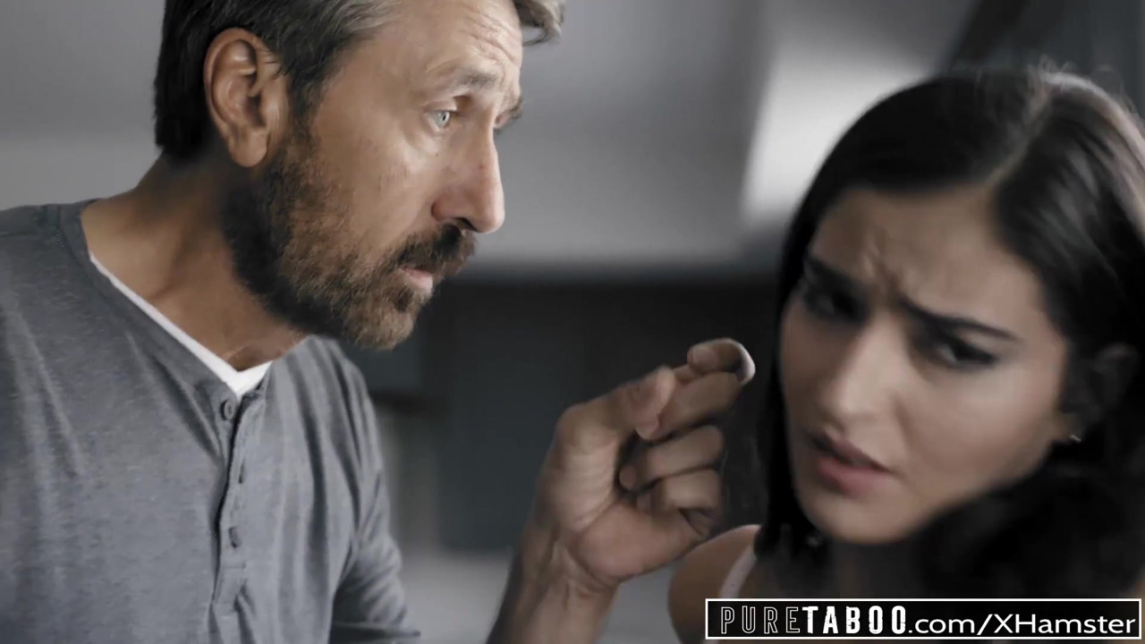 純粋なタブーティーン痴女emily willisがstepdadでスパンキング＆中出し