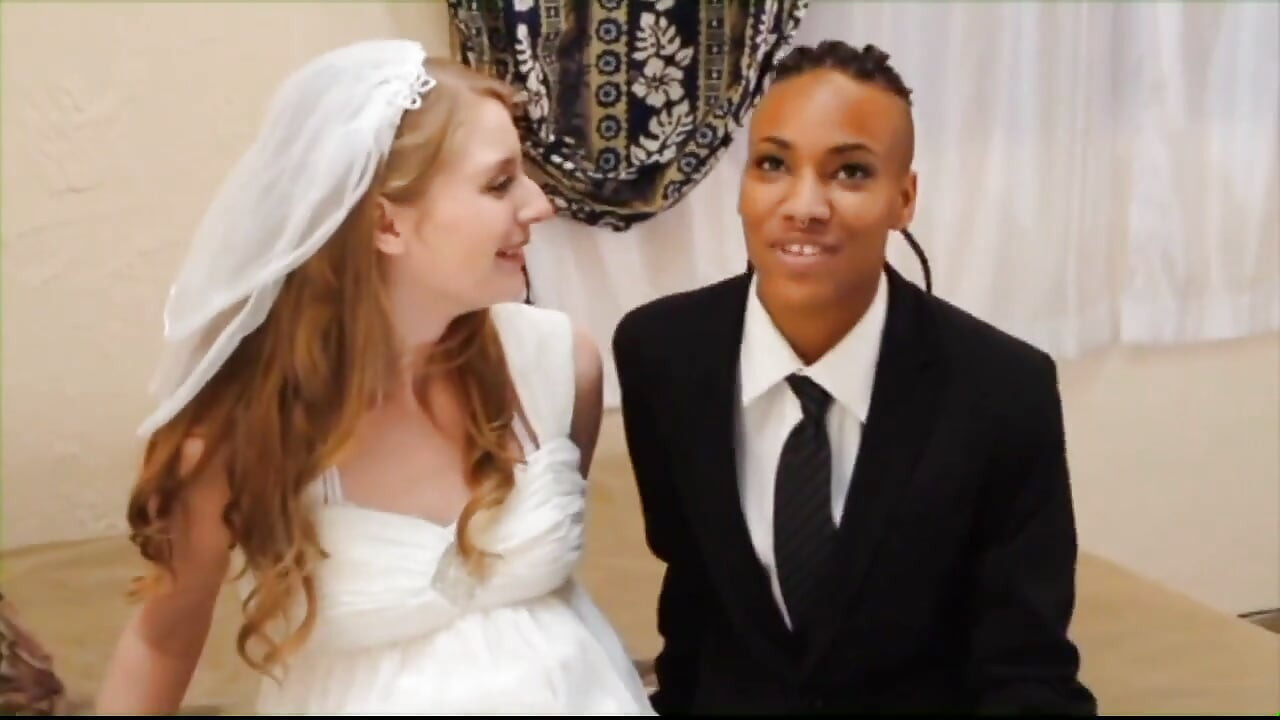 Ela ที่รักโดนควยปลอมแข็งใหญ่สําหรับความรักสุดเซ็กซี่ของเลสเบี้ยน