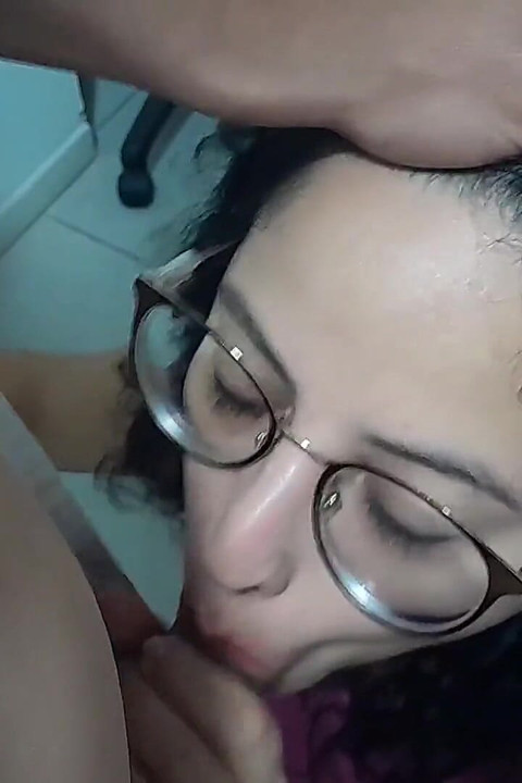 Moj polubrat je zubar i daje mi svoju ukusnu lizalicu od mesa kao nagradu