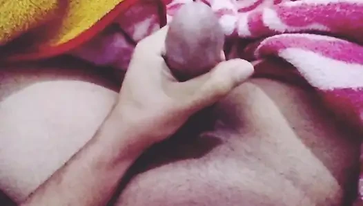 Ateşli sabah yatakta mastürbasyon yapıyor