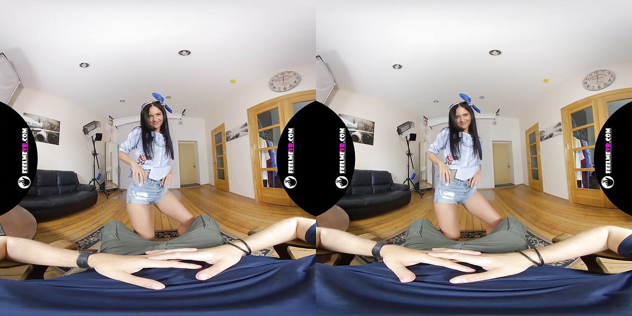 Gabby Bella 大屁股 20 岁女郎虚拟 3D lapdance