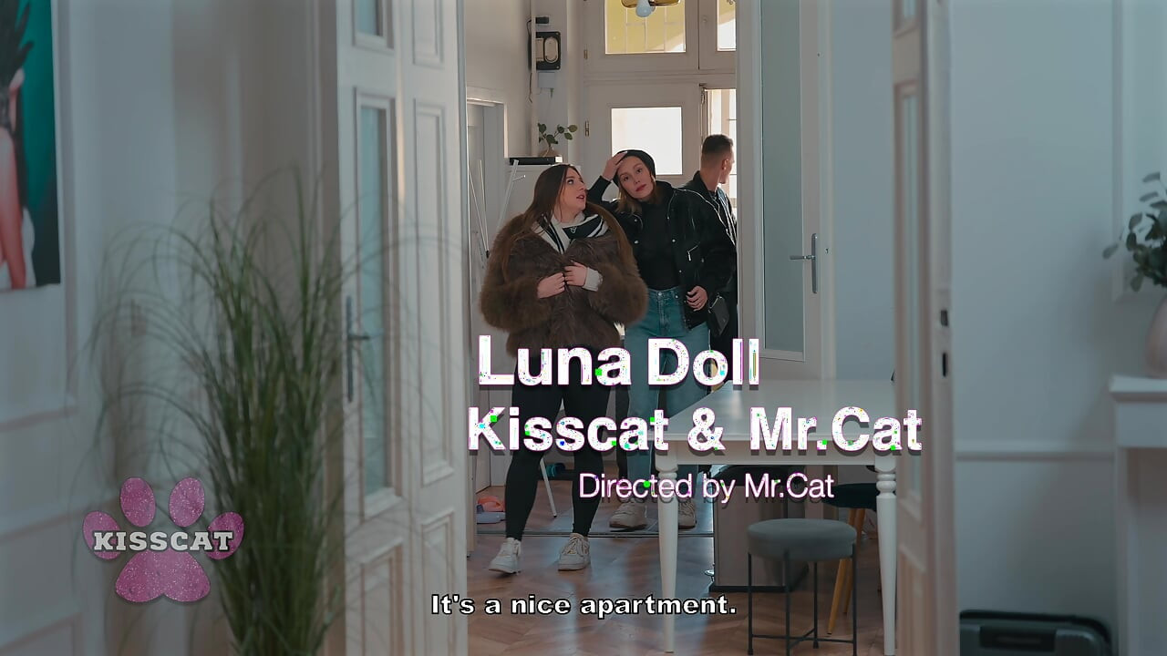Luna Doll w honeymoon jeździ na młodym studzie cowgirl potem Kisscat bierze tajny creampie