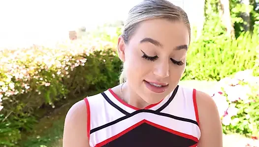 Heiße blondine blake blossom geht von orgasmen im kreuzäugigen