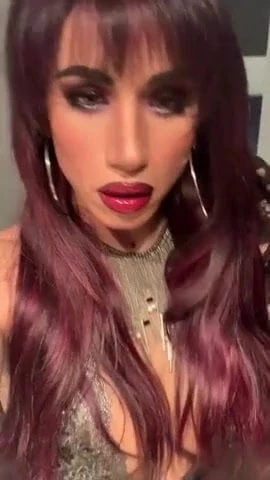 Someone know her name? Beautifull shemale big cock