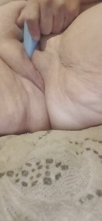 Vibrate my clit