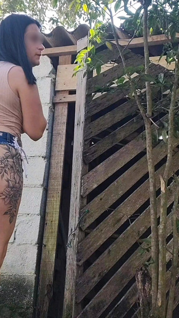 Zadivljujući trenutak od "droljaste domaćice dočekuje susjeda zidara i zavodi ga"