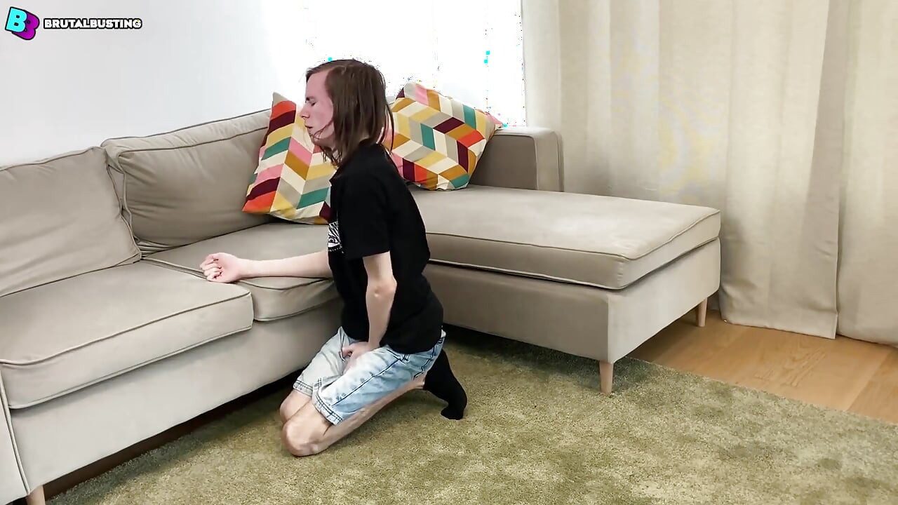¡Detonación testicular! ¡Su entrepierna nos odia muchísimo, jaja! - Dave Moon - Jennifer - Bbusting (ballbusting)