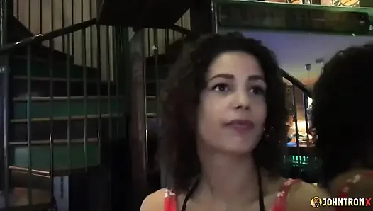 Johntronx - habe eine sexy latina an der bar getroffen und sie in meinem Zimmer hart gefickt