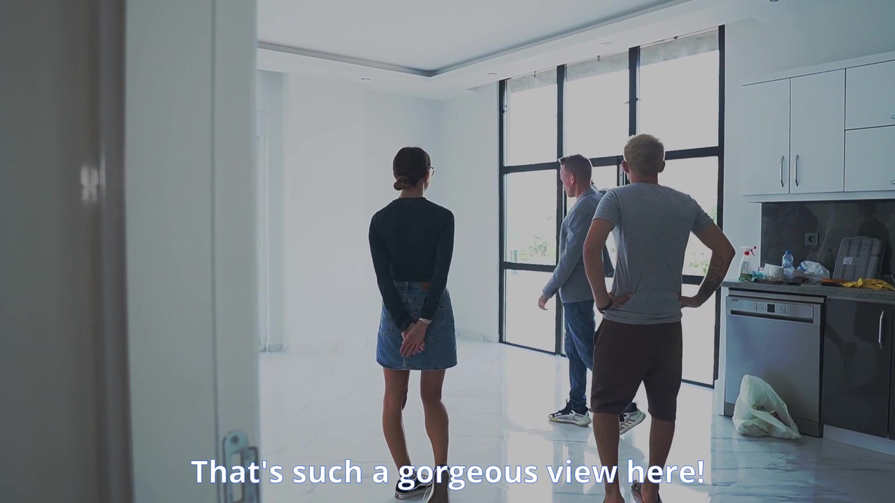 戴绿帽子的丈夫看着他的妻子从后面被操！