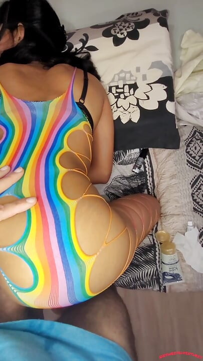 Ensimmäinen anaali tälle söpölle aasialaiselle lutkalle.