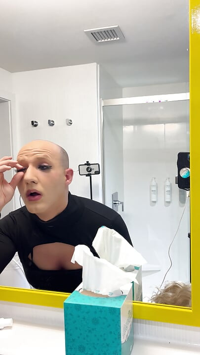 Transformação de Homem para Mulher Loura Bonita