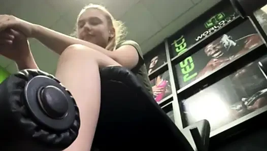 Extreme squirting in the gym with jucielussie