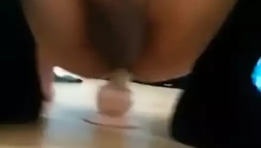 Korkak büyük çük binmek yapay penis