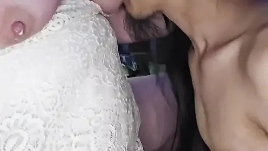 Menyusuinya sebelum aku mengisapnya