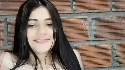 Güzel Hintli kayınbiraderi ile göğüslerini ve amcığını gösteriyor