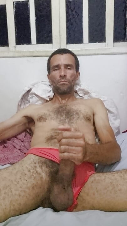 Dünyanın çıplaklığımı görebilmesi için tamamen çıplak olmaktan gerçekten zevk alıyorum