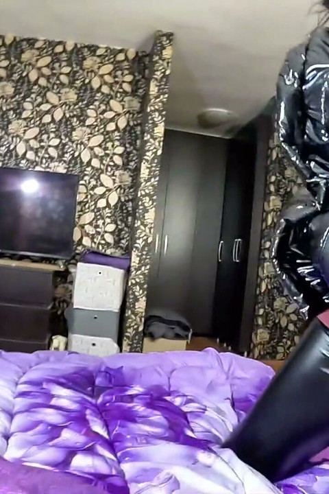 Blank nedjacket MILF privat audition. Deepthroat, doggy och sperma på jacka