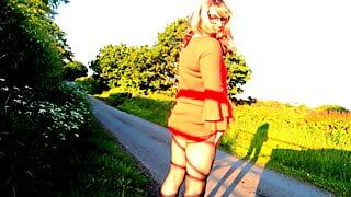 Crossdresser Kellycd masturbating on her car drive out in the countryside
