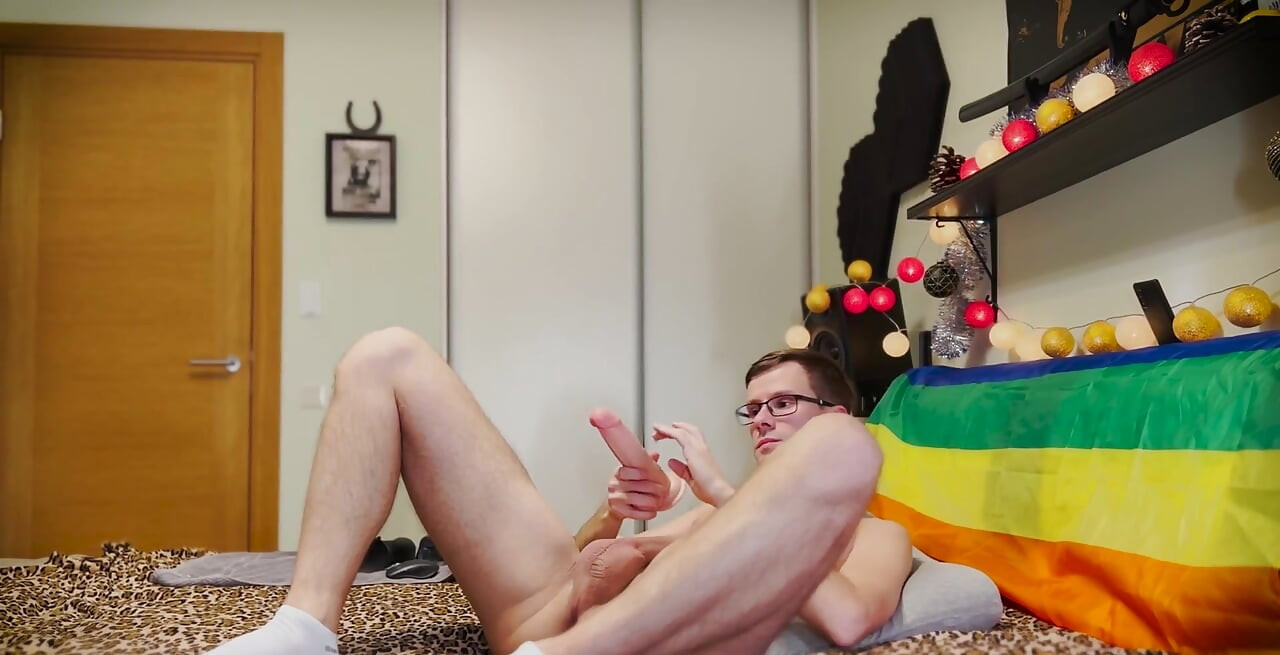 令人难以置信的视频. 试用相机和尝试巨大的假阳具. 真大当我终于把它塞进去时, 我几乎立即