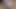 小さな足のしわだらけの足の裏と大きく開いたお尻