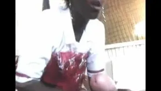 Кенийская горячая крошка делает массаж и делает минет для ее белого бойфренда
