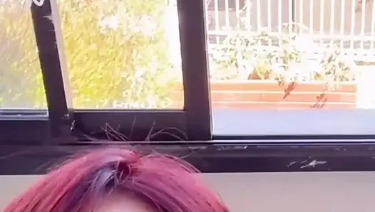 Büyük memeli orta yaşlı seksi kadın beni içine sokuyor