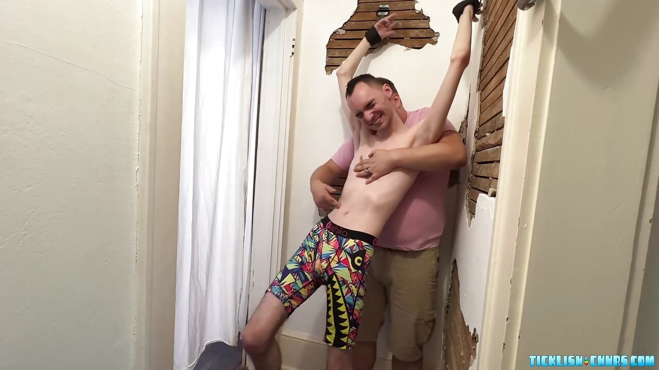 TicklishChubs: Dom Matt loves his hands roaming around Spiritmonkeys slim body