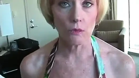 Kötü seksi melanie: üvey anne otelde yarak fahişesi