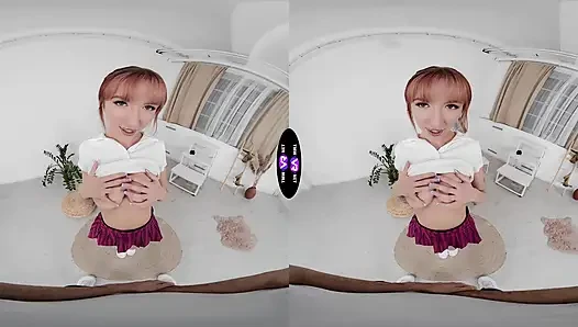 Azgın Lilly Mays deneyimsizliğini itiraf ediyor ve sonra memelerini azdırdıktan sonra yarağına biniyor - teenmegaworld