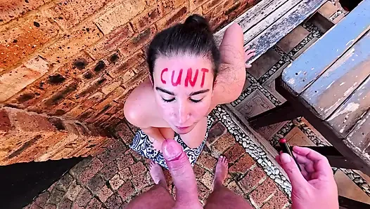 Küçük memeli tombul sürtük açık havada vücut yazısıyla dölleniyor