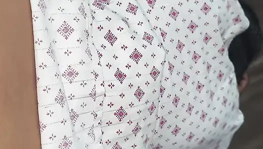 Hintli telugu desi kolaj kızı kulübede seks videolarında sikiliyor