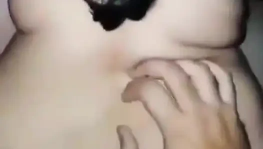 Pencaplı evli kadın kocasının yarağına biniyor