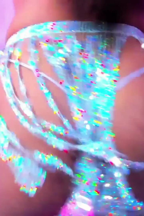 Colombian Woman Moves Her Ass and Masturbates