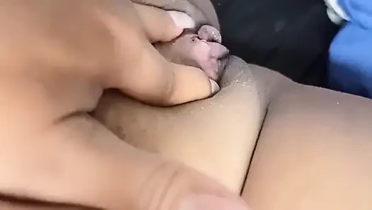 BBW Latina мастурбирует, рассказывая грязные лесбийские истории